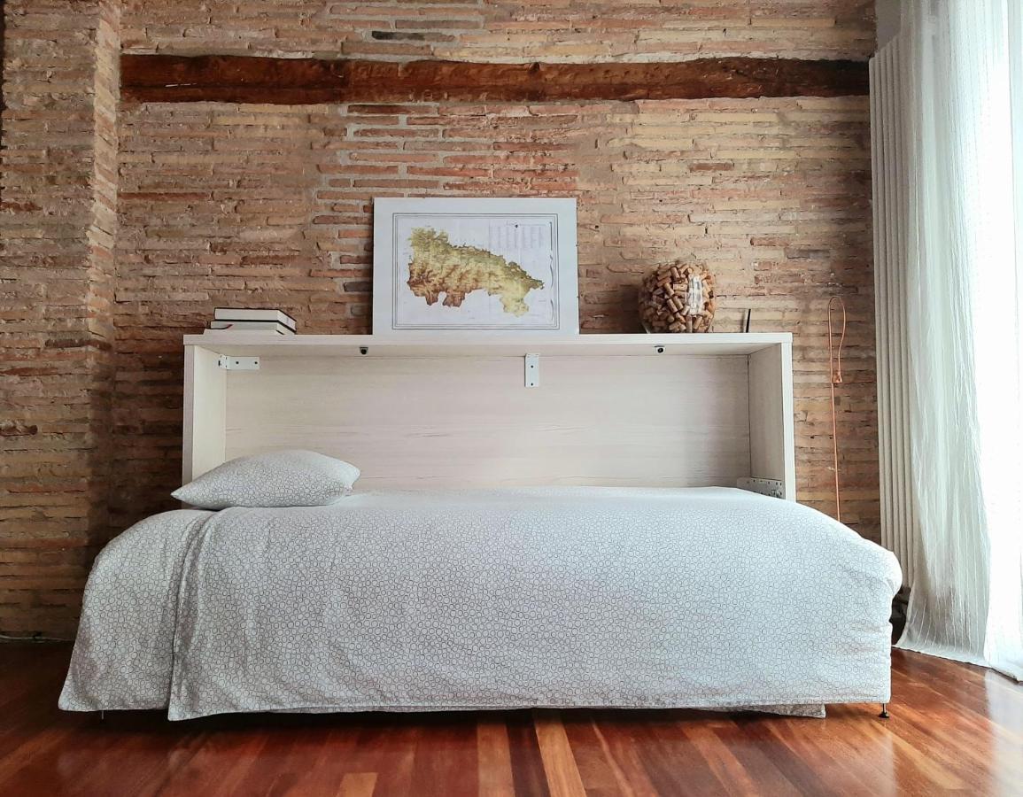 Lux Wood Loft With Air Con & Lift Διαμέρισμα Λογκρόνο Εξωτερικό φωτογραφία